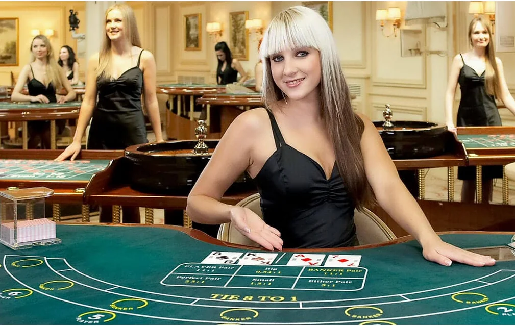 Meja dealer langsung dalam ruang kasino live